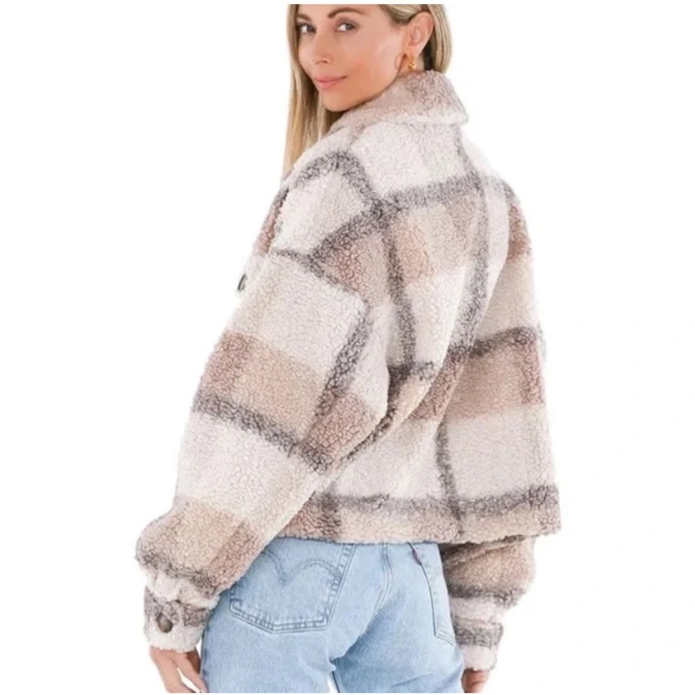 BB Dakota Plaid to See You in Light Camel Women’s Cropped Sherpa Jacket Size M - Picture 2 of 8